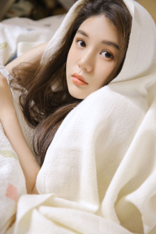 女大学生的沙龙室主演